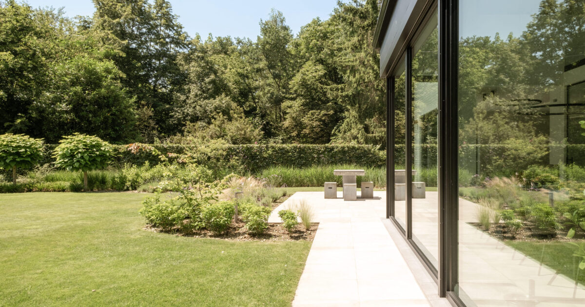 Tuinen in stijl | Eenvoud siert en het zomerhuis is troef